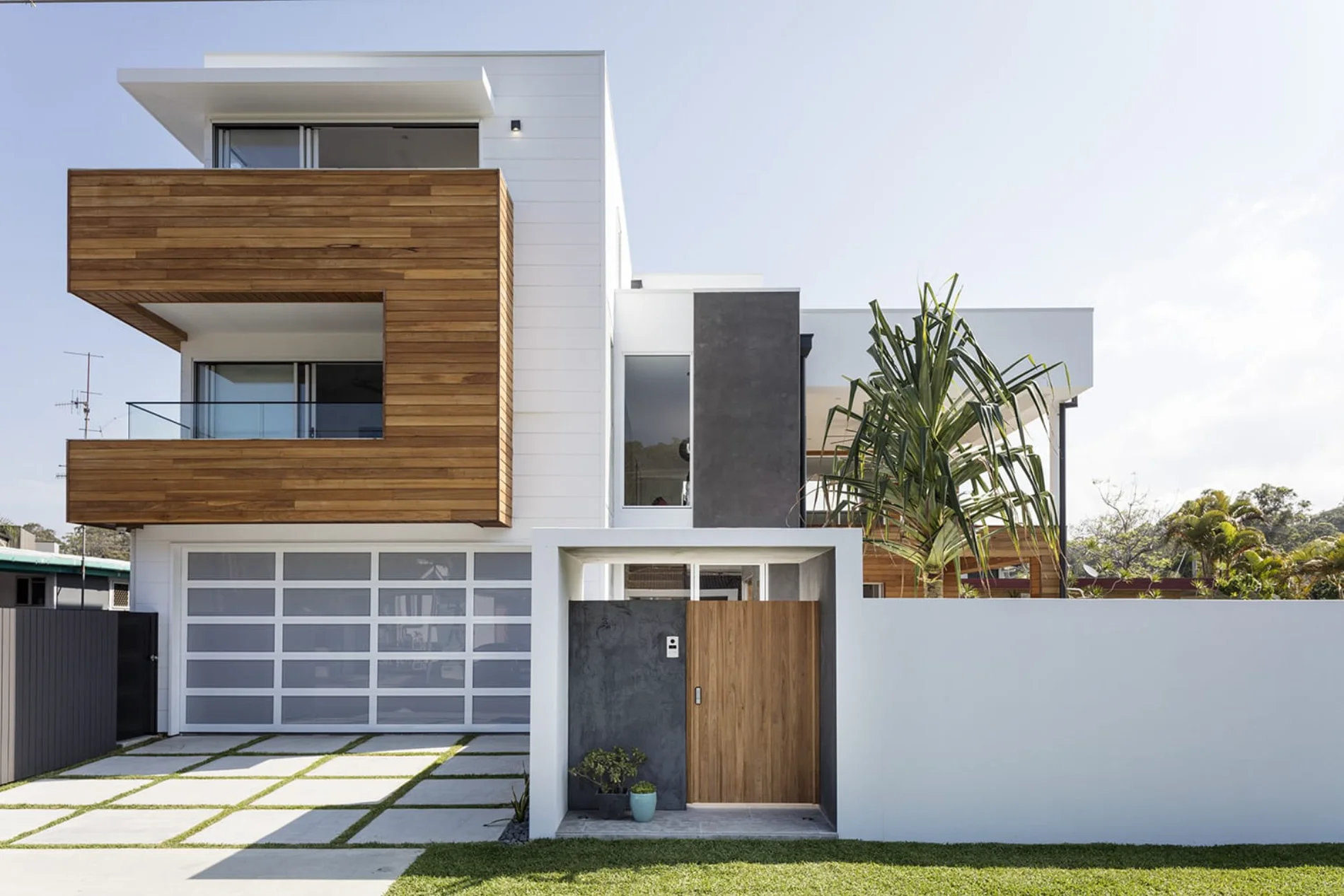 DPL Coatings crew on a Coomera painting project